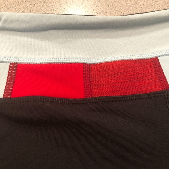 Lululemon Reverse Groove Short 8 Tall - Picture 4 of 5